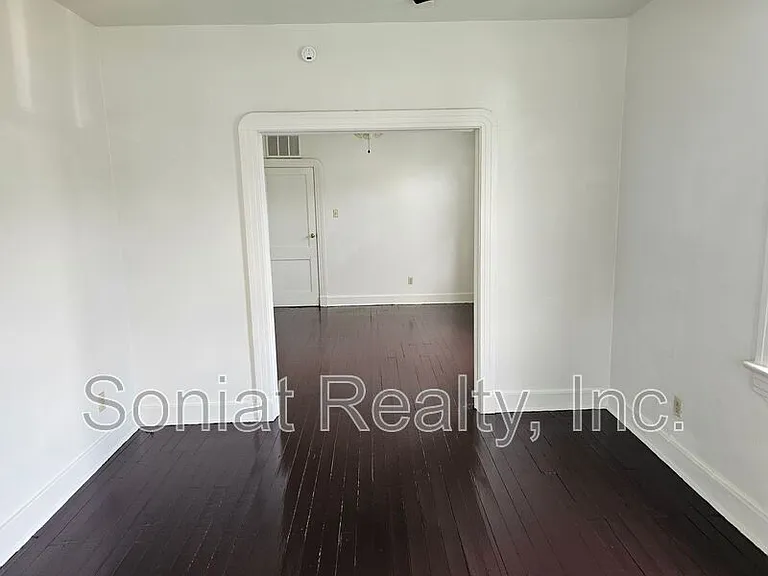 215 N Pierce St — Photo 2