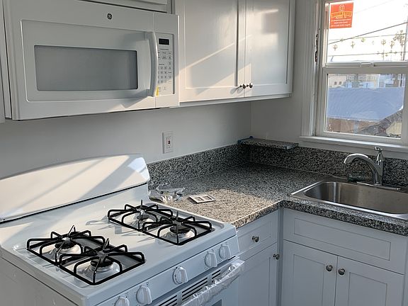 2nd image of 637 E 45th St