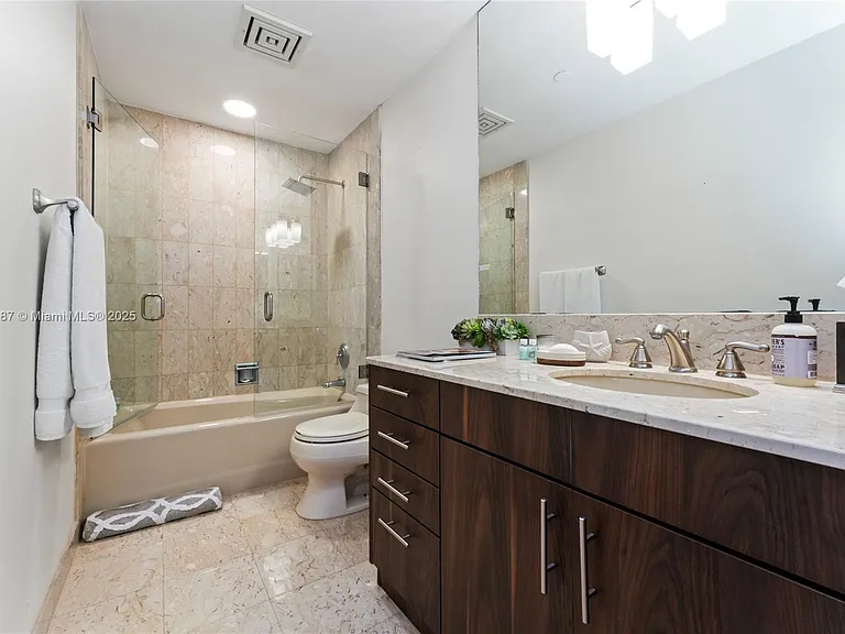 19133 Fisher Island Dr #19133 — Photo 38