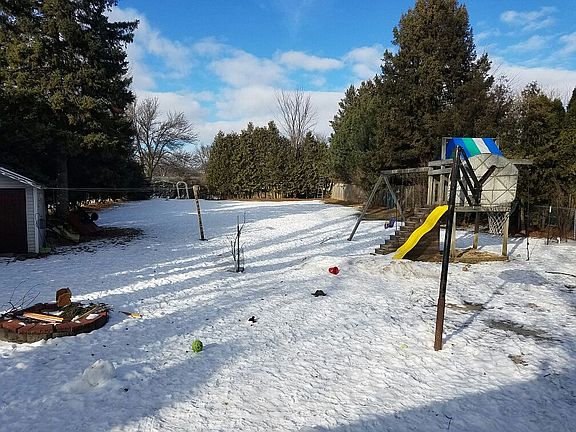 Back Yard\Play set\Shed