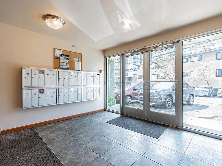 Fairway Apartments — Photo 8