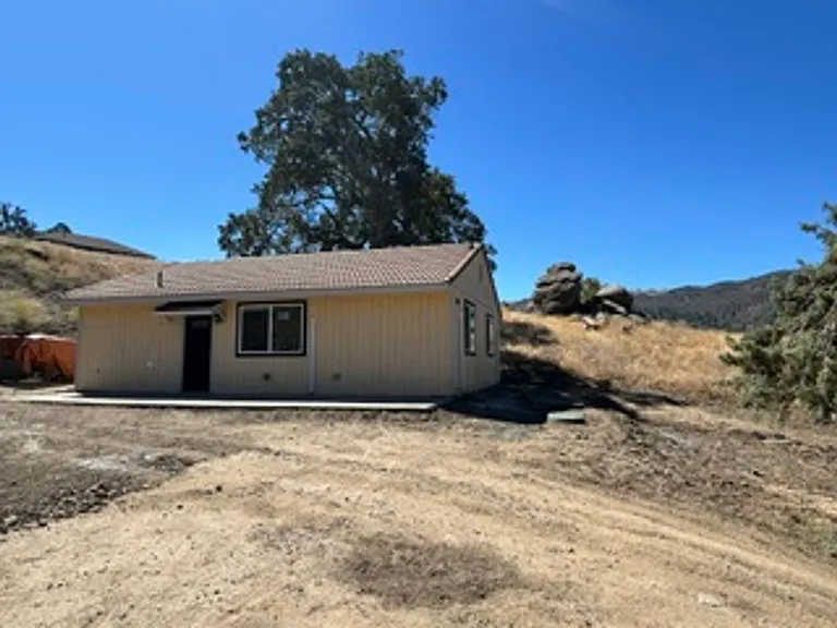 23578 Lakeview Dr — Photo 2