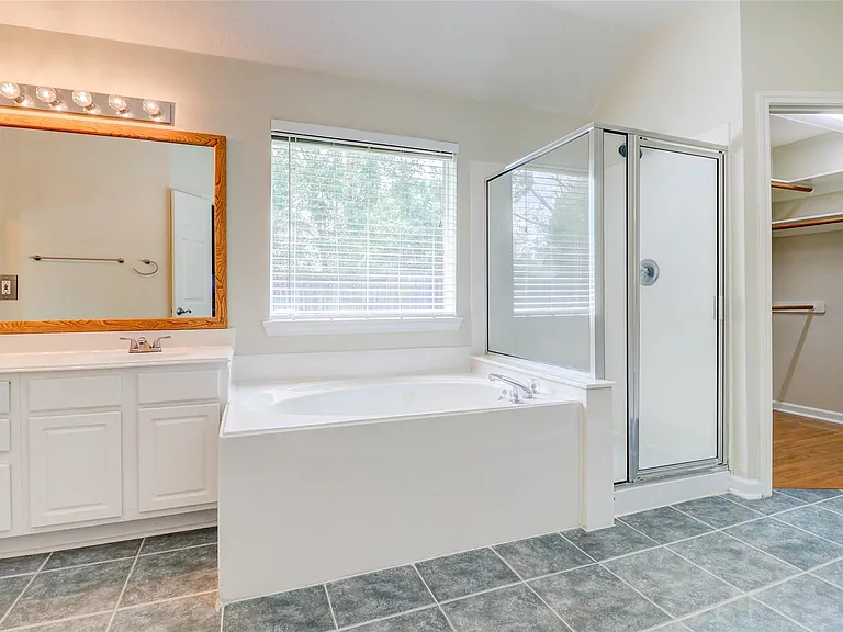 3323 Pioneer Bend Ln — Photo 32