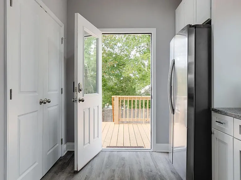 210 Evans St — Photo 49