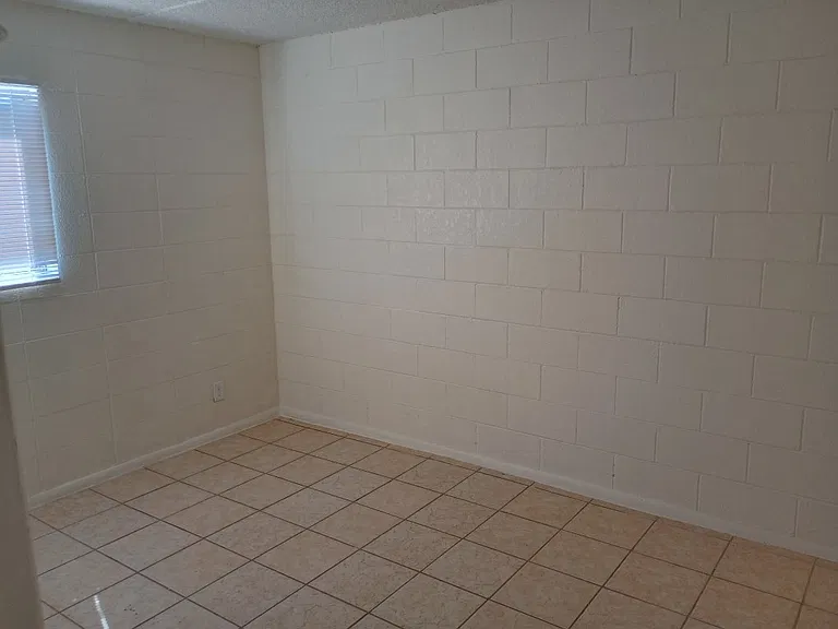 401 N D St #11 — Photo 17