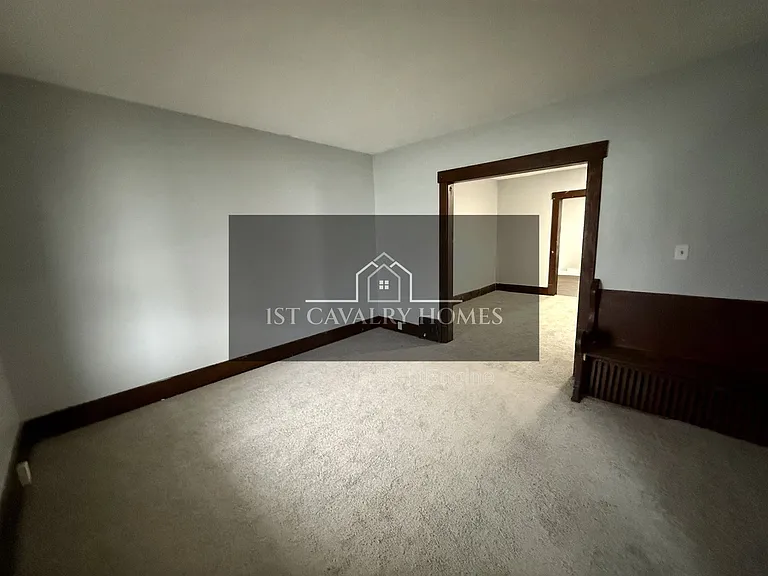 242 Park Ave SW — Photo 2