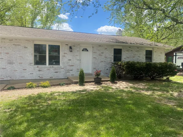 1046 Louisiana St, Sullivan, MO 63080