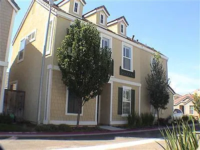 3Br, 2.5Ba Located in Elk Grove! — Photo 1