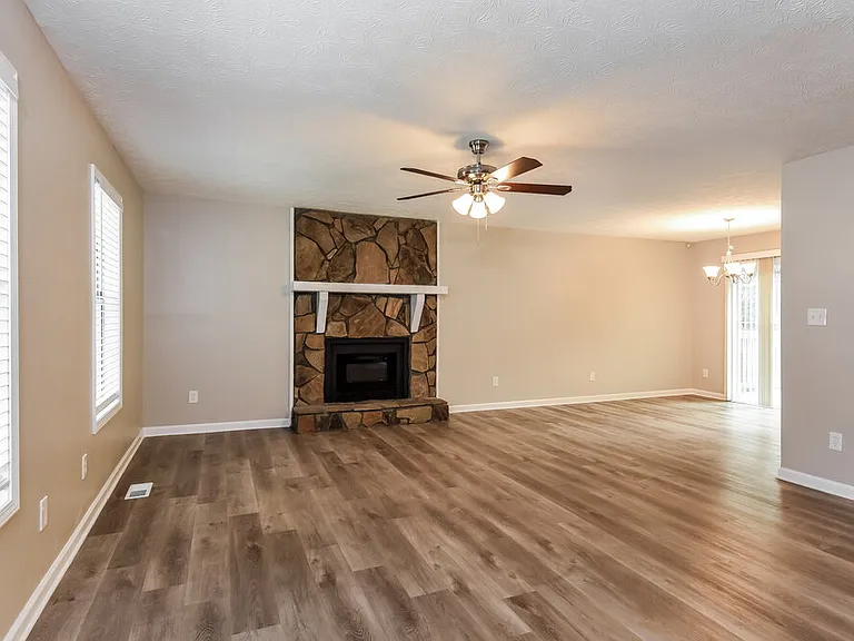 2405 Betsy Ct SW — Photo 5