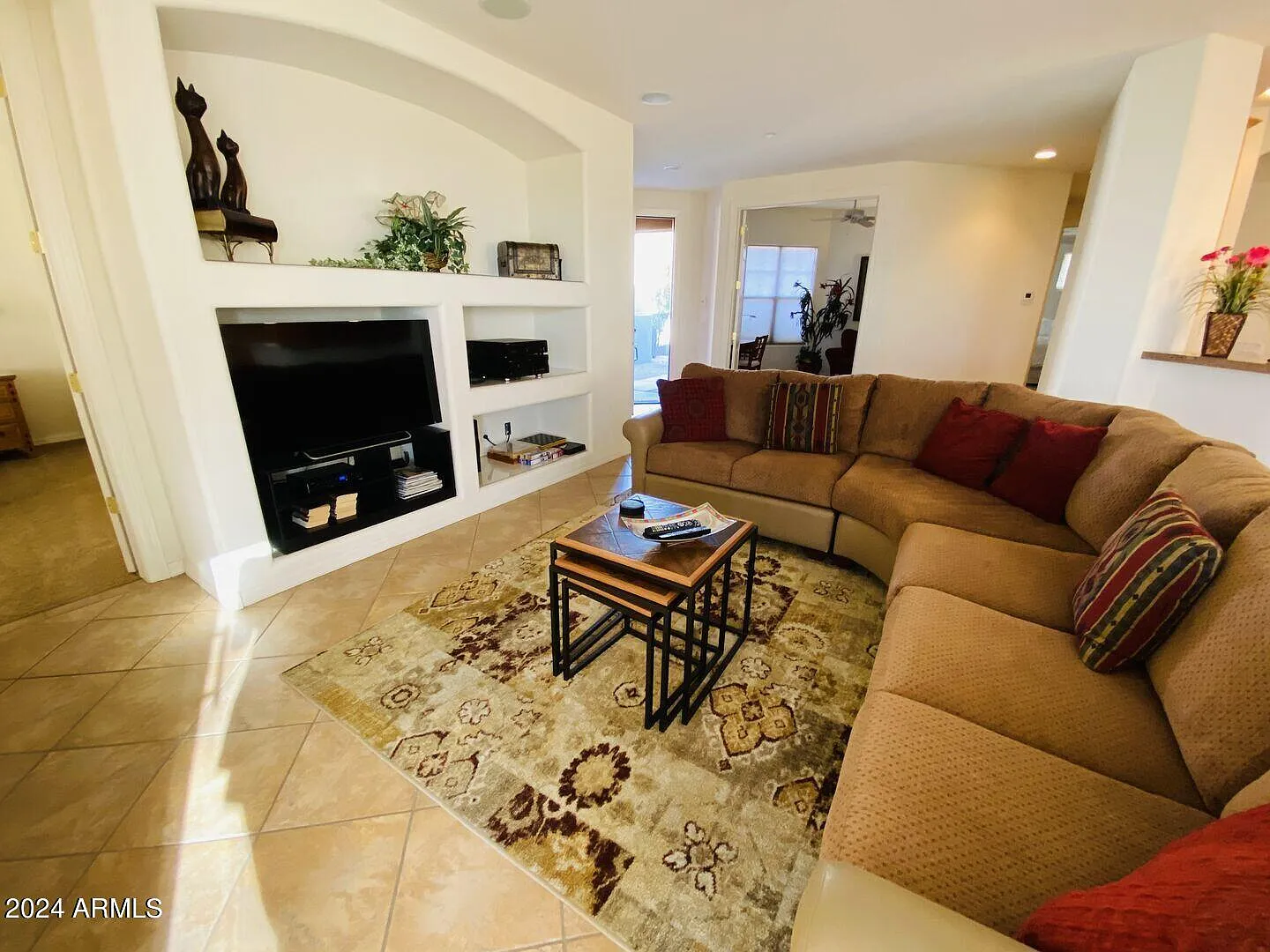 2 bed, 2.0 bath, 1667 sqft, $5,000 — Photo 2