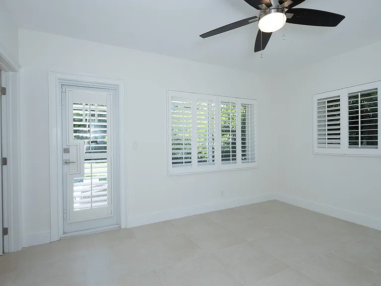 1635 Seabreeze Blvd — Photo 7