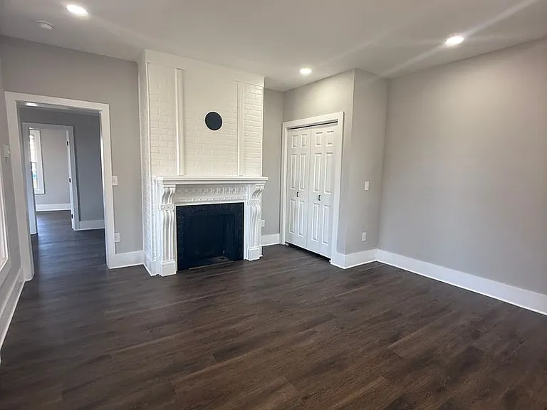 200 Main St. - Red Pod — Photo 3