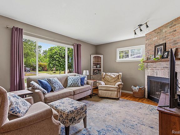 4th image of 22159 W Brandon St