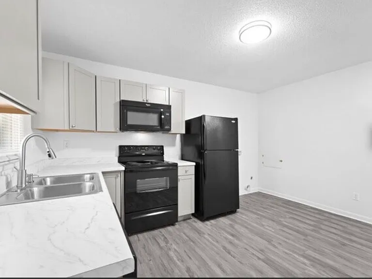 1008 Trinity St — Photo 1