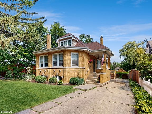 2nd image of 629 Onwentsia Ave