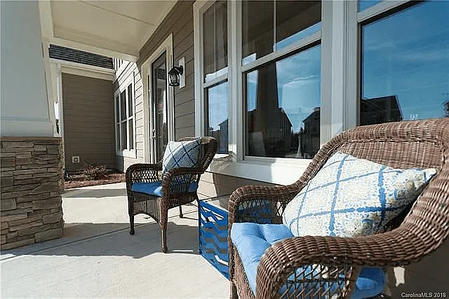 5 bed, 4.5 bath, 3736 sqft, $4,900 — Photo 3
