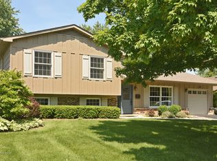 415 Red Bridge Rd, Lake Zurich, IL 60047