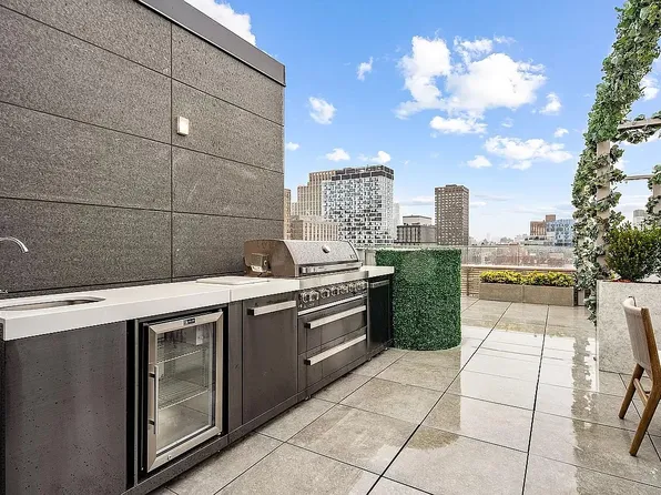 208 Delancey Street image 14 of 18