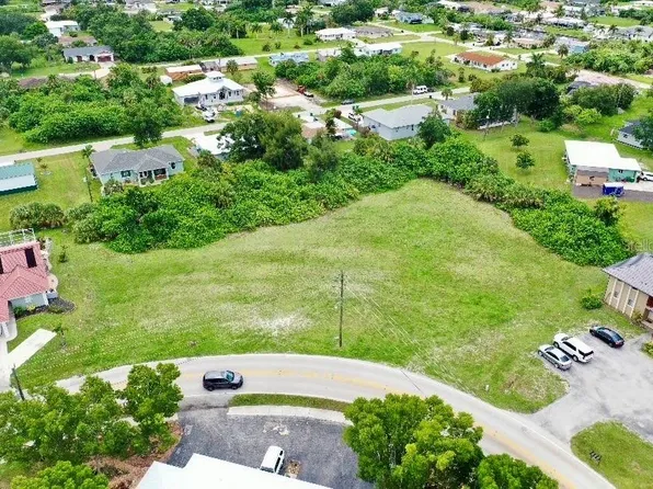 2633 Magdalina Dr #16, Punta Gorda, FL 33950