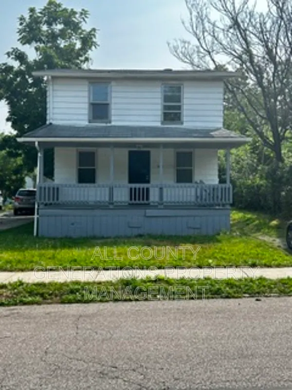 3 bed, 1.0 bath, 1152 sqft, $1,250 — Photo 1