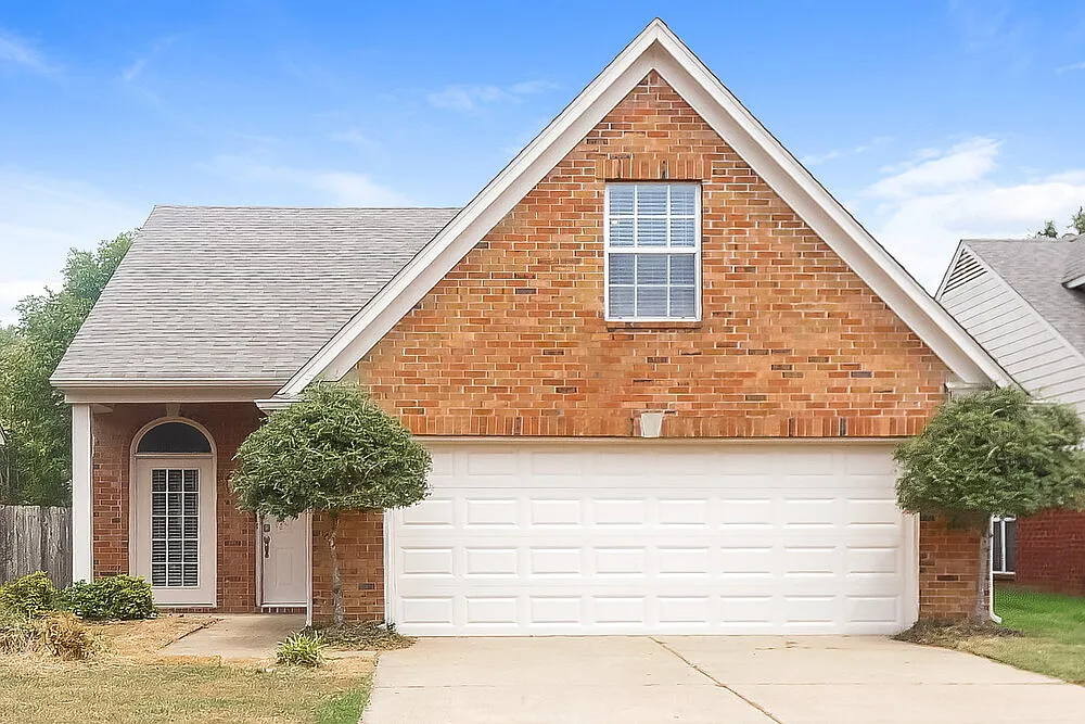 3 bed, 2.0 bath, 1330 sqft, $1,820 — Photo 1
