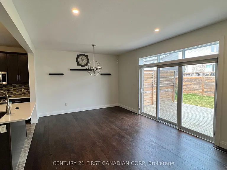 1660 Valhalla St — Photo 8