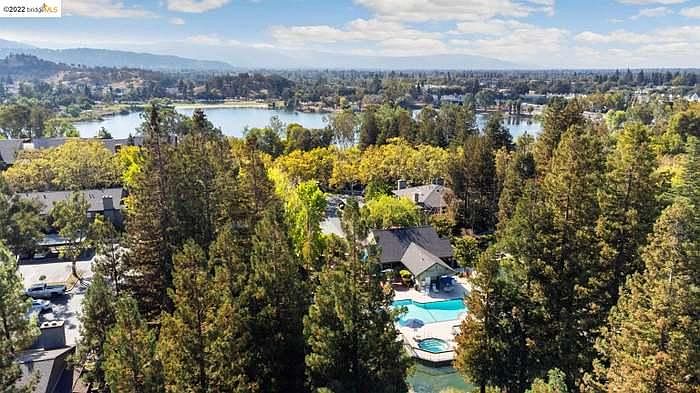 2nd image of 1170 La Terrace Cir