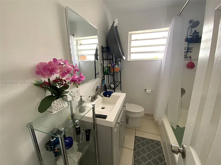 1570 W 46th St #214 — Photo 7