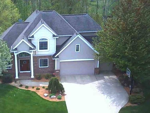 3rd image of 7839 Meadowood Dr