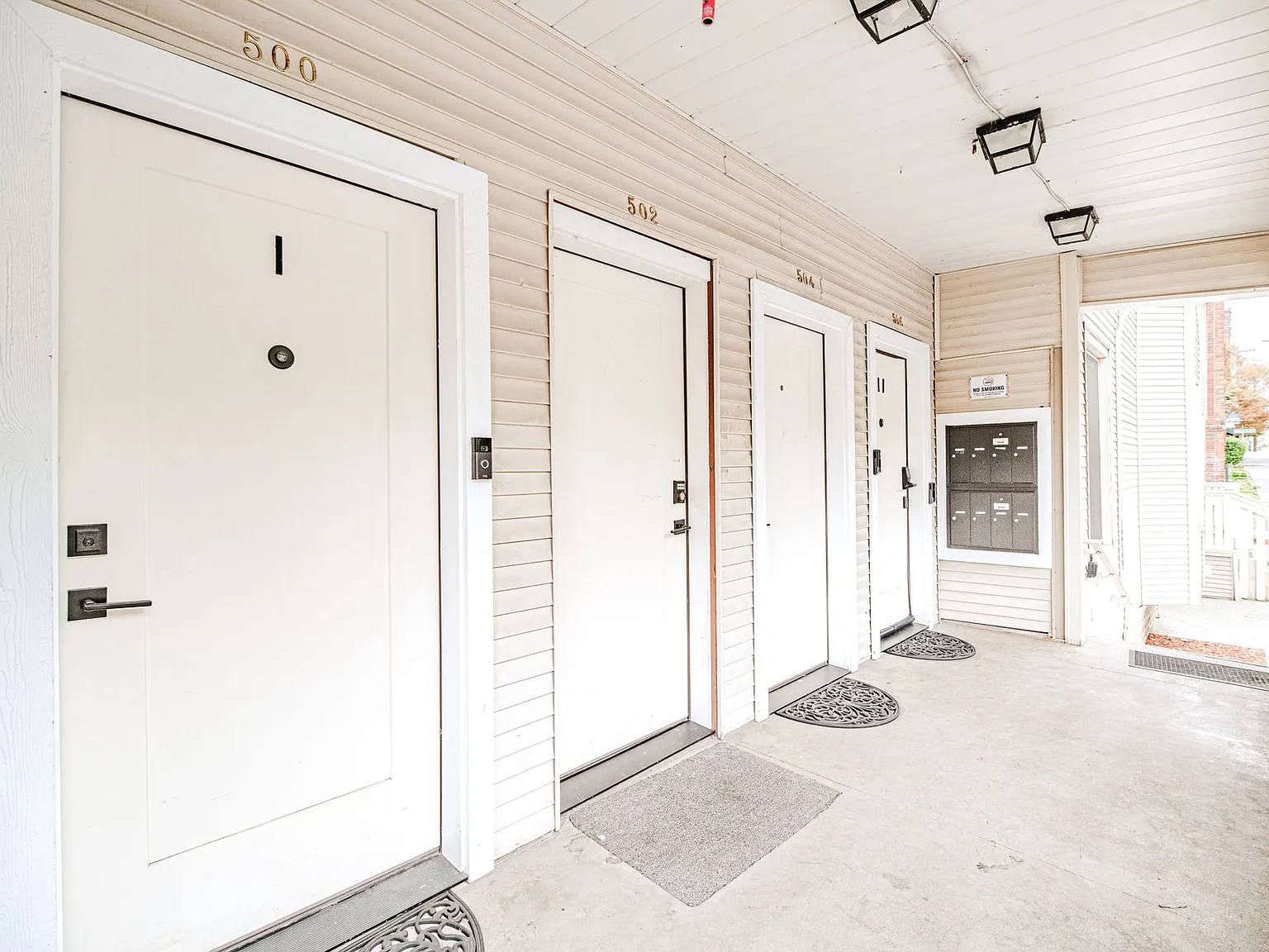 East Union Apartments | Updated Homes Steps from Pike/Pine — Photo 2