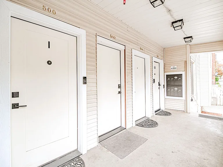 East Union Apartments | Updated Homes Steps from Pike/Pine — Photo 2