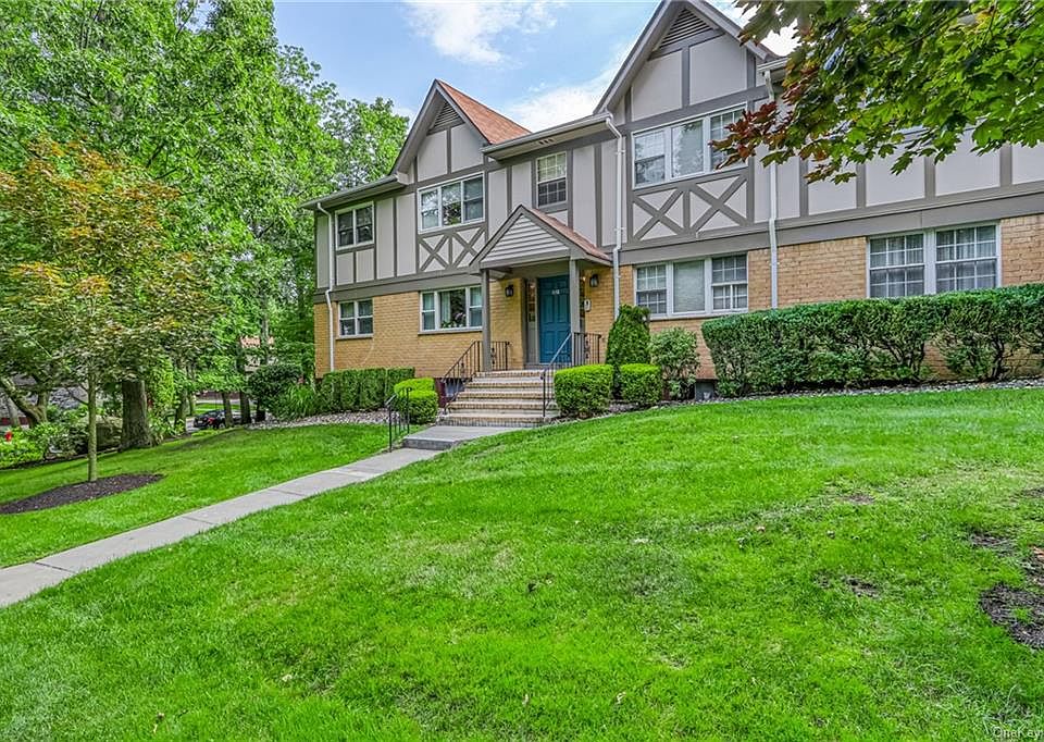 1st image of 110 Yorkshire Dr