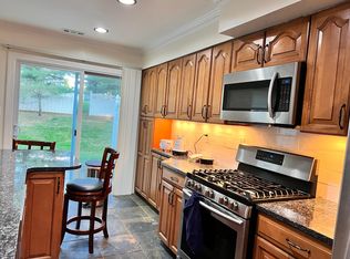 127 Daniel Ct, Kendall Park, NJ 08824