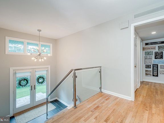 4th image of 903 Saint Andrews Way