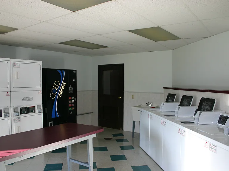 Windom Apartments — Photo 16