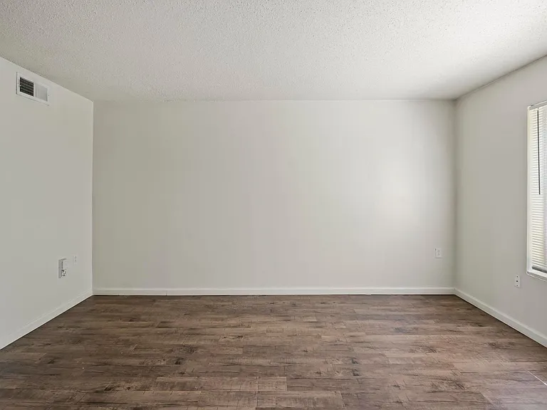 Westport Crossing Apartments — Photo 84