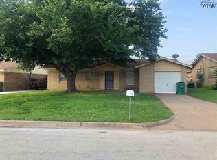 1313 Edgehill Trl, Iowa Park, TX 76367