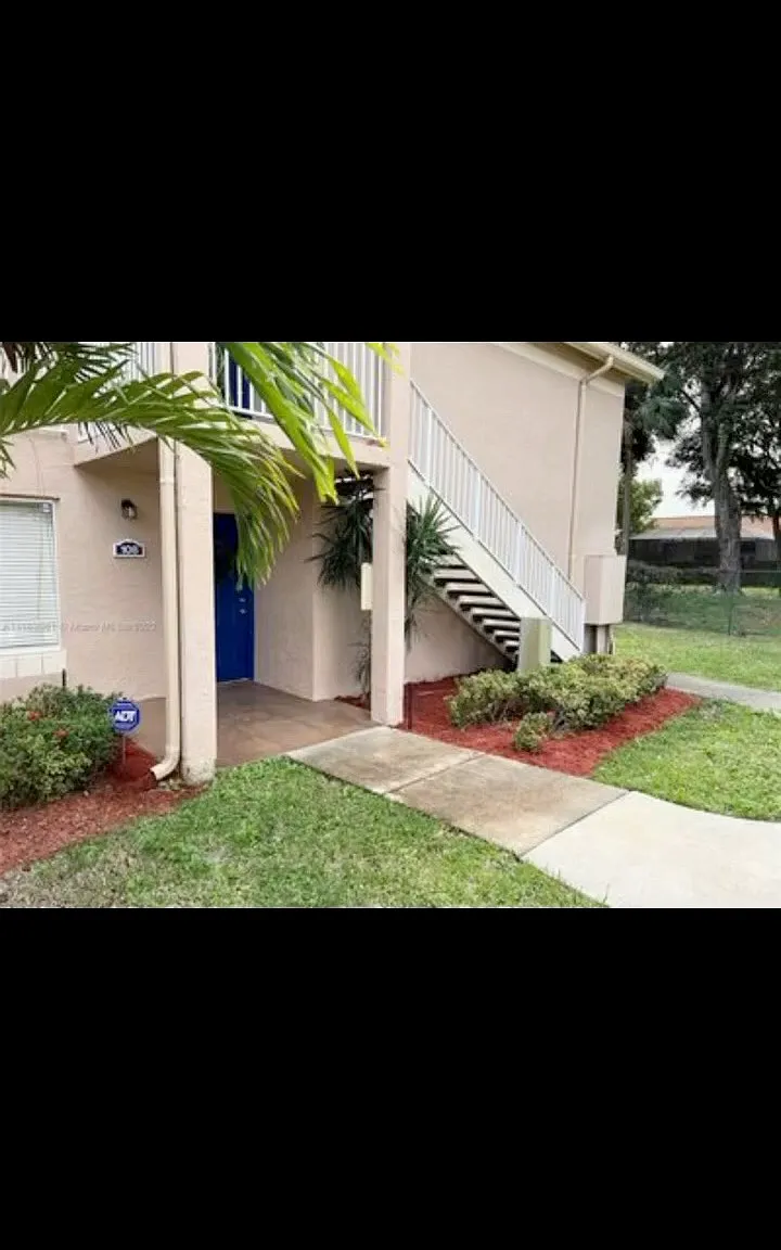 2 bed, 1075 sqft, $2,499 — Photo 1