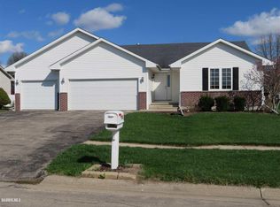 561 Barley Ridge Trl, Freeport, IL 61032