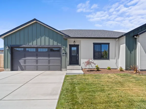 227 Saint Ives Dr, Talent, OR 97540