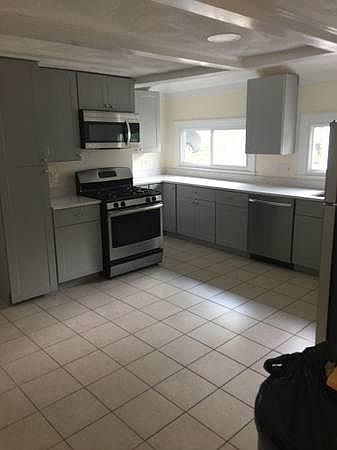2nd image of 28 Orchard St #2