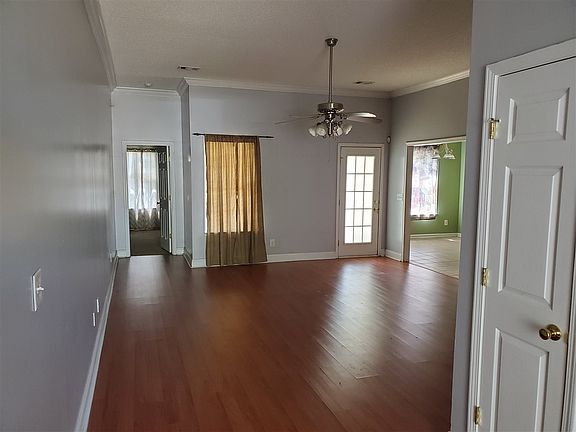 3rd image of 207 Melvina Dr