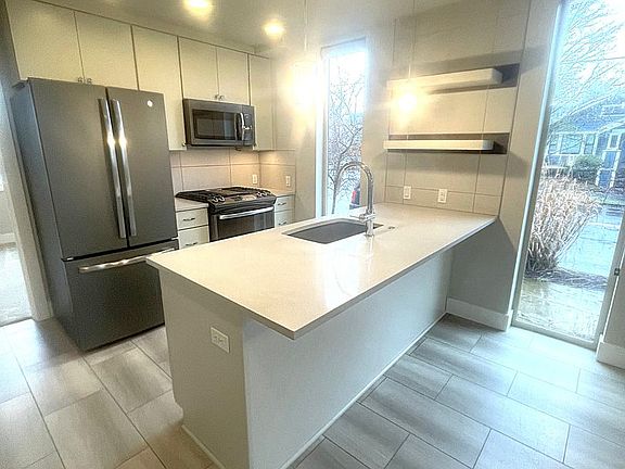 4th image of 4974-4984 NE 32nd Pl