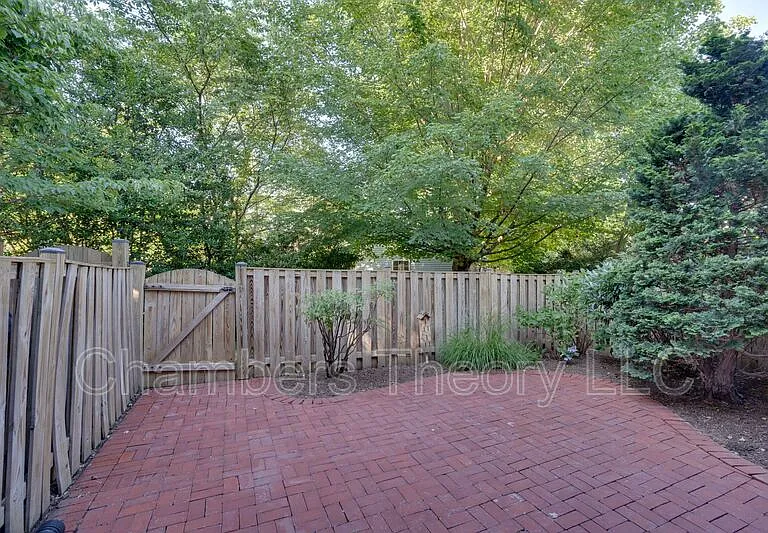 1003 Jennifer Ln — Photo 5