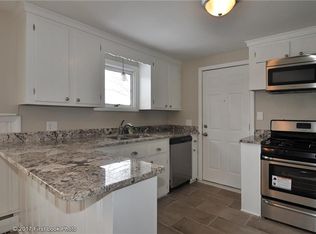 43 Wellington Ave, Warwick, RI 02886