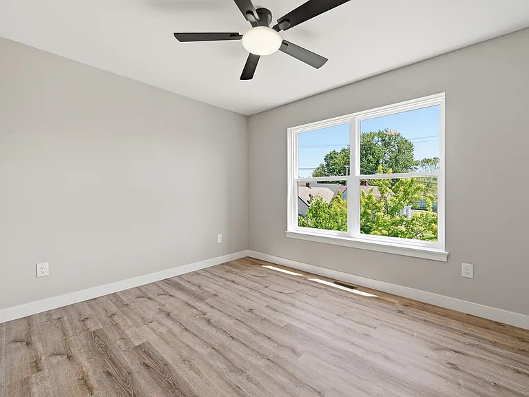4720 Walworth Ave — Photo 26