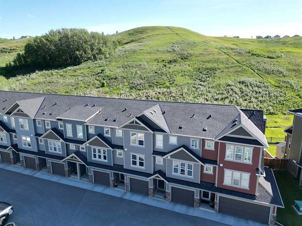 1st image of 272 Cranbrook Sq SE