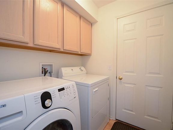 5th image of 572 Daleview Dr