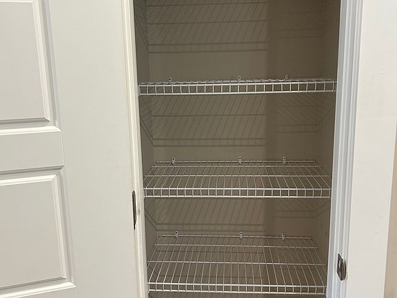 5th image of 110 Sanders Dr