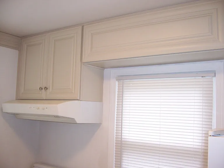 578 Kensington Ave — Photo 15